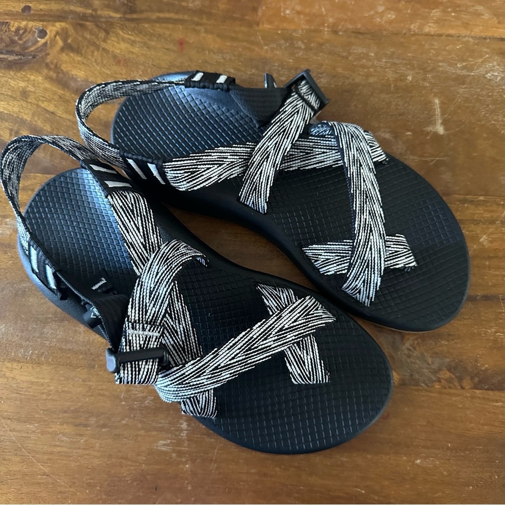 Chaco Z2 Black and White Women's Sandals size 7 NWOB